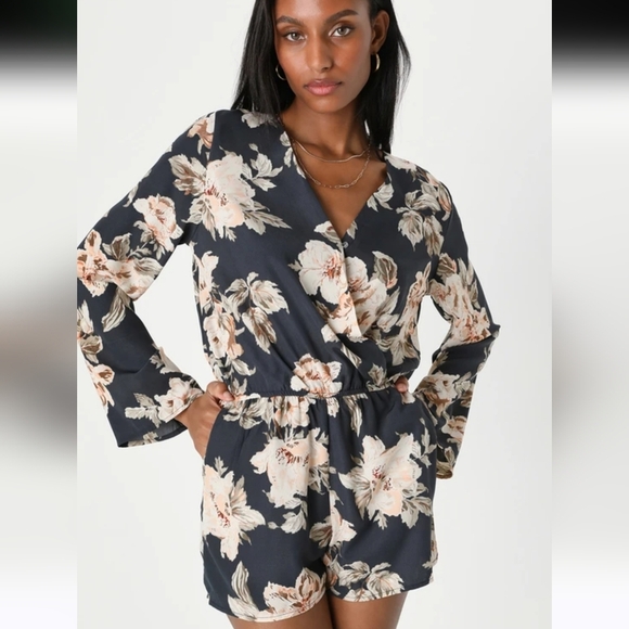 Lulus Navy Floral Long Sleeve Wrap Romper Size Small Holiday Outfit Date Nite - Picture 2 of 16